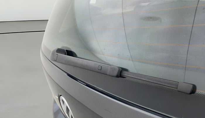 2015 Volkswagen Polo HIGHLINE1.2L, Petrol, Manual, 59,990 km, Rear Wiper