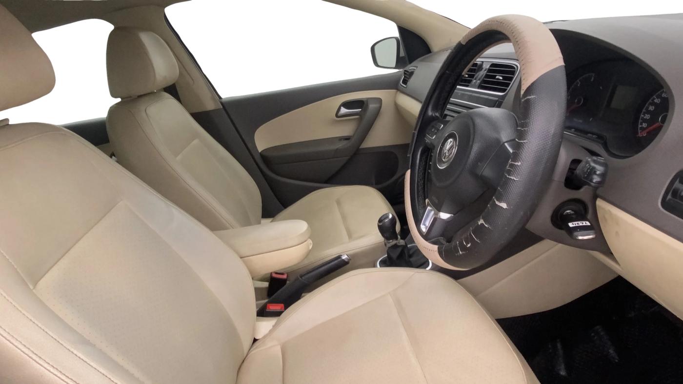 2015 Volkswagen Vento HIGHLINE DIESEL 1.5, Diesel, Manual, 1,04,079 km, Right Side Front Door Cabin
