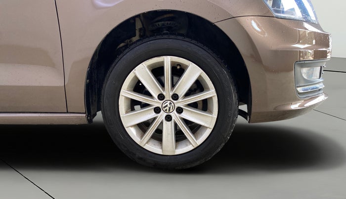 2015 Volkswagen Vento HIGHLINE PETROL AT, Petrol, Automatic, 51,090 km, Right Front Wheel