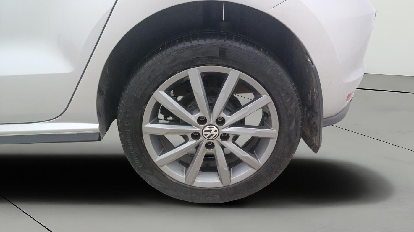 2021 Volkswagen Polo HIGHLINE PLUS 1.0, Petrol, Manual, 1,08,645 km, Left Rear Wheel