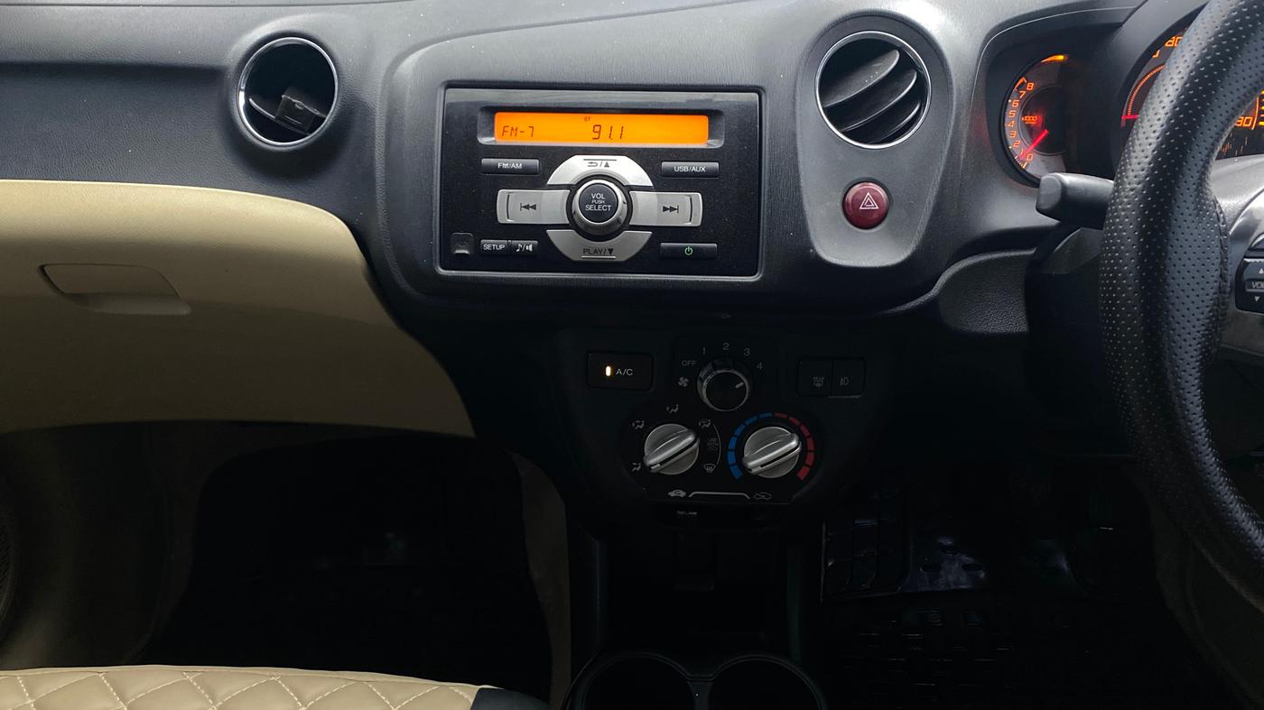 2014 Honda Brio VX MT, Petrol, Manual, 59,917 km, Air Conditioner