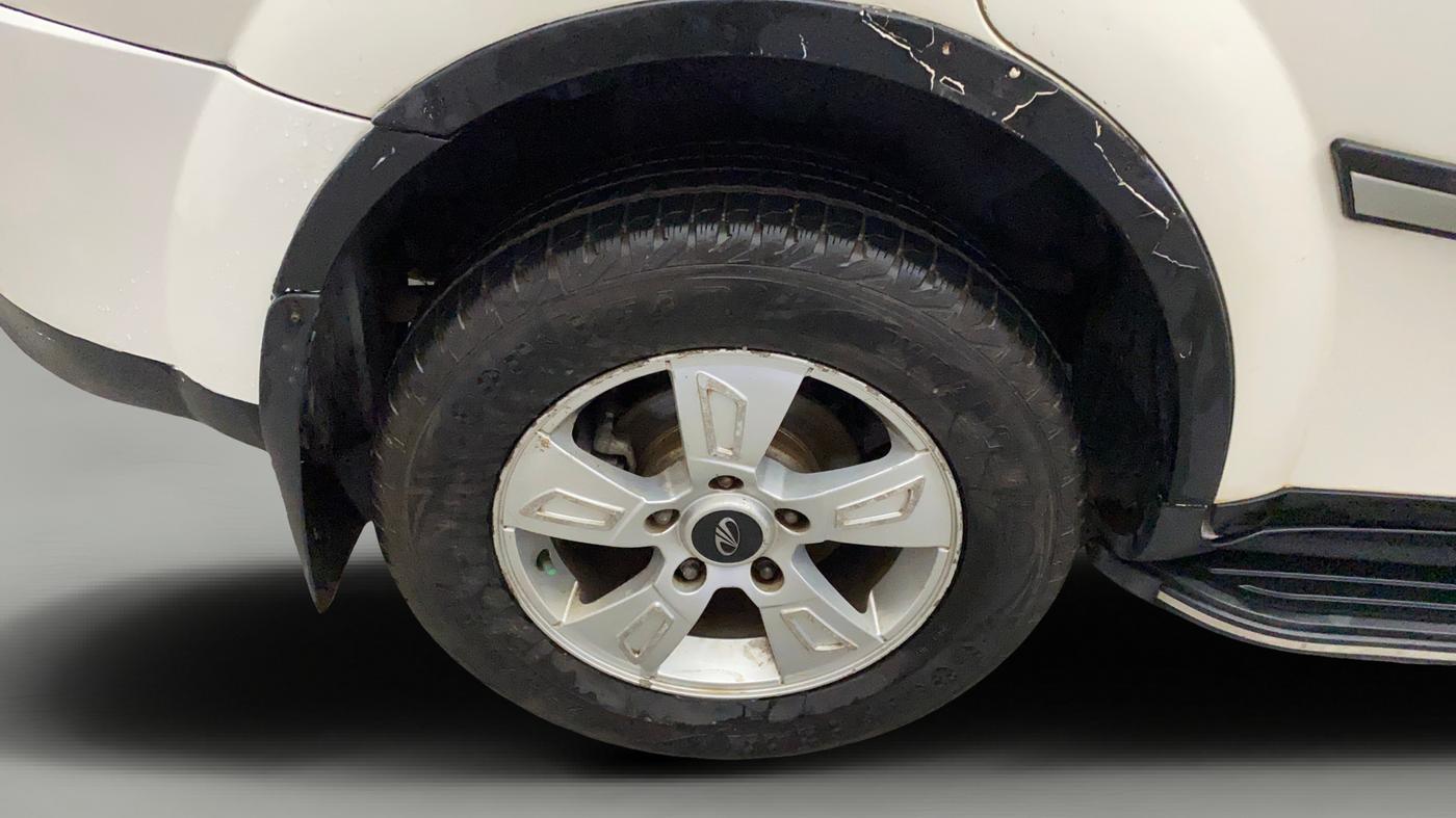 2012 Mahindra XUV500 W8, Diesel, Manual, 1,55,674 km, Right Rear Wheel