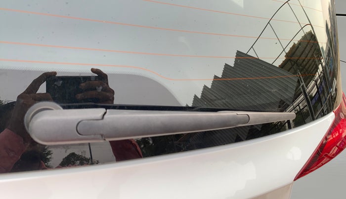2022 Mahindra XUV700 AX 5 D AT 5 STR, Diesel, Automatic, 31,102 km, Rear Wiper
