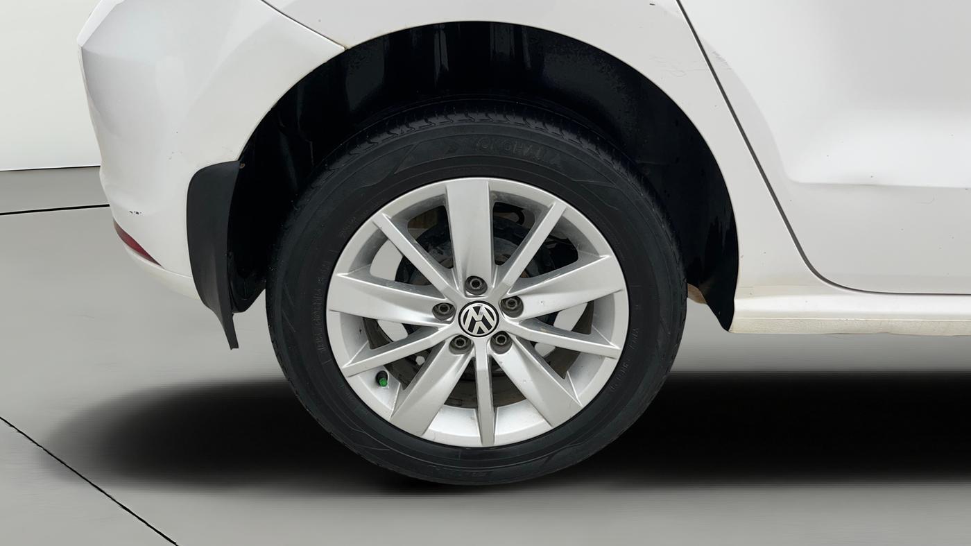 2015 Volkswagen Polo HIGHLINE1.2L, Petrol, Manual, 85,932 km, Right Rear Wheel