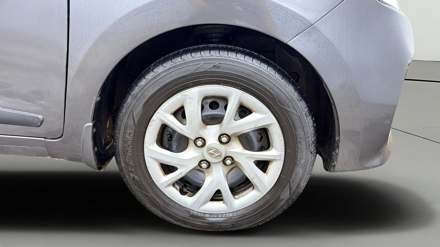 2017 Hyundai Grand i10 SPORTZ (O) 1.2 KAPPA VTVT, Petrol, Manual, 56,617 km, Right Front Wheel