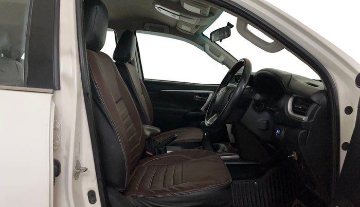 2018 Toyota Fortuner 2.8 4X2 MT, Diesel, Manual, 1,58,246 km, Right Side Front Door Cabin