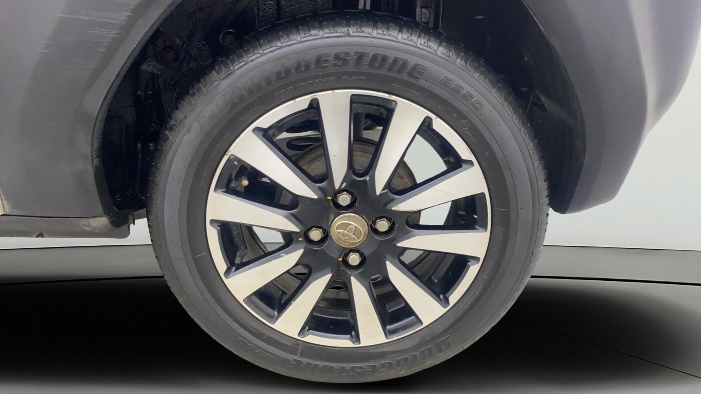 2015 Toyota Etios CROSS 1.2 G, Petrol, Manual, 81,910 km, Left Rear Wheel
