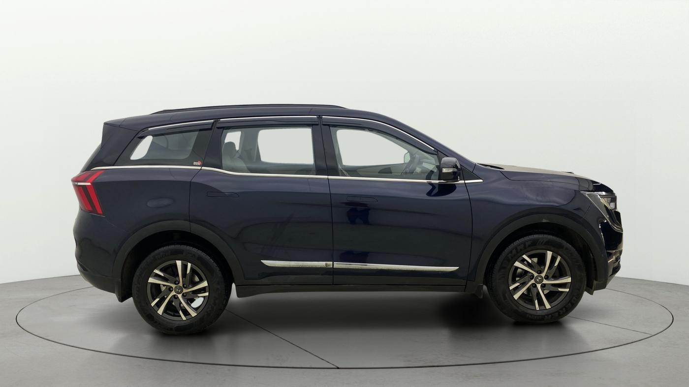 2023 Mahindra XUV700 AX 5 P AT 5 STR, Petrol, Automatic, 12,399 km, Right Side View