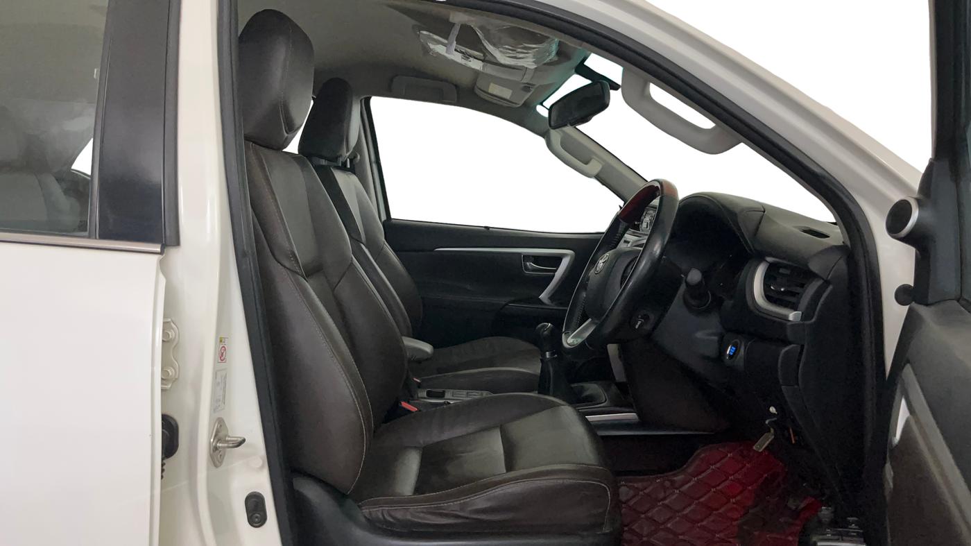2018 Toyota Fortuner 2.8 4X2 MT, Diesel, Manual, 88,392 km, Right Side Front Door Cabin