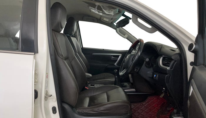 2018 Toyota Fortuner 2.8 4X2 MT, Diesel, Manual, 88,392 km, Right Side Front Door Cabin
