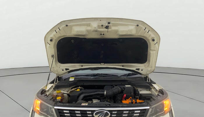 2021 Mahindra XUV300 W8 1.5 DIESEL, Diesel, Manual, 1,28,080 km, Open Bonet