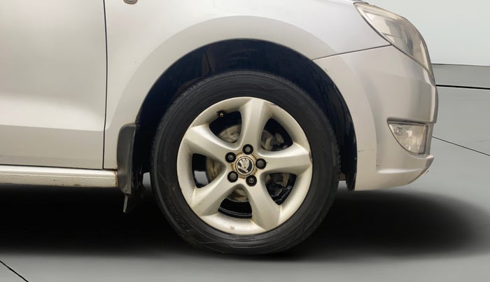 2013 Skoda Rapid AMBITION 1.6 TDI CR MT PLUS, Diesel, Manual, 89,400 km, Right Front Wheel