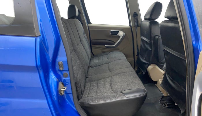 2017 Mahindra TUV300 T8, Diesel, Manual, 46,546 km, Right Side Rear Door Cabin