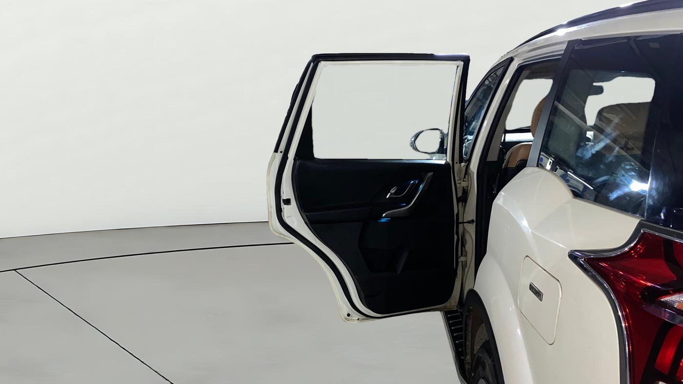 2021 Mahindra XUV500 W7 AT, Diesel, Automatic, 10,547 km, LHS Rear Door