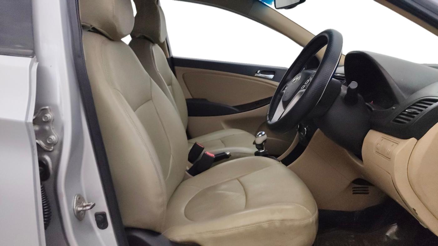 2013 Hyundai Verna FLUIDIC 1.6 CRDI SX, Diesel, Manual, 95,225 km, Right Side Front Door Cabin
