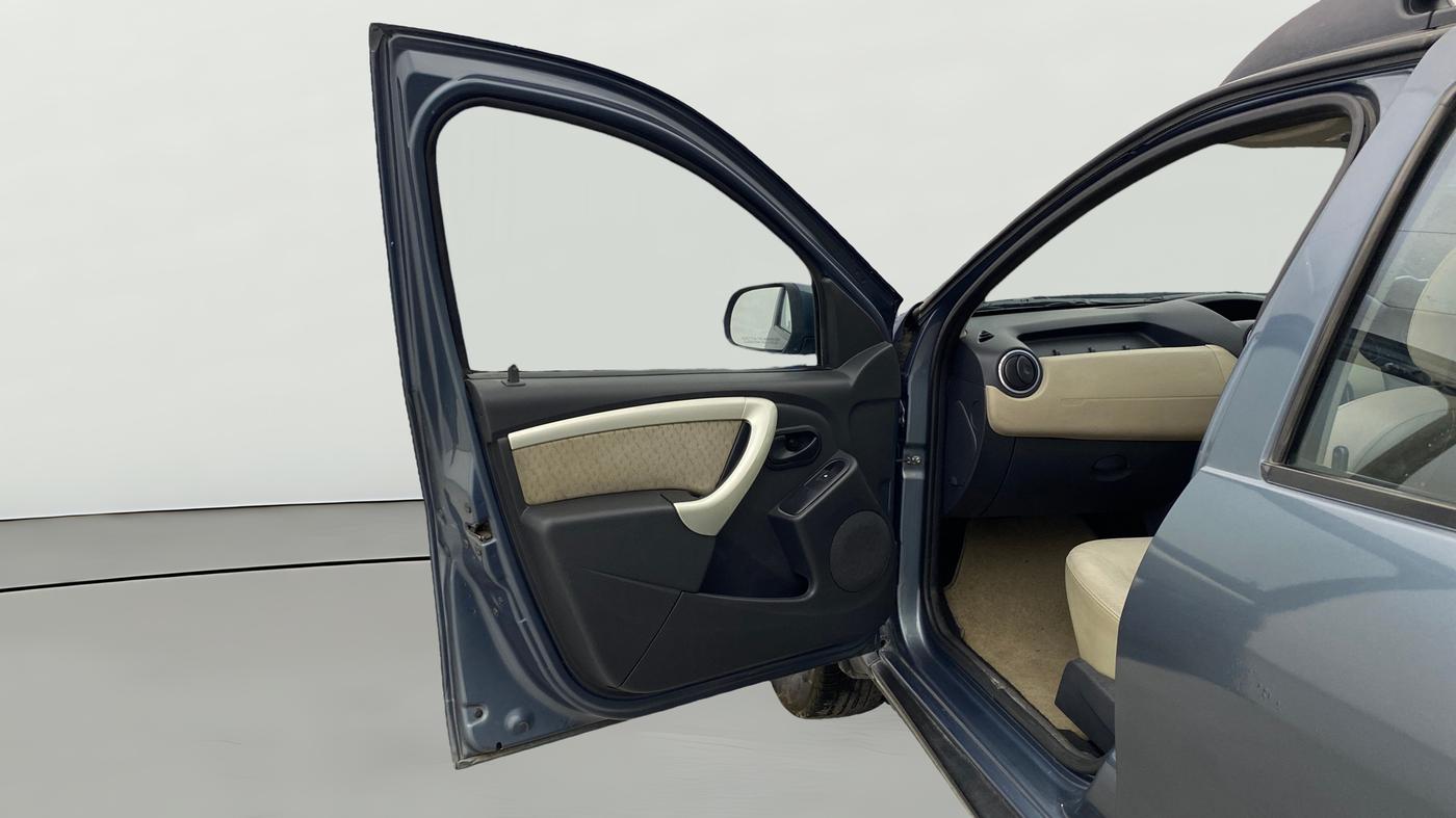 2014 Renault Duster RXE PETROL, Petrol, Manual, 57,315 km, LHS Front Door