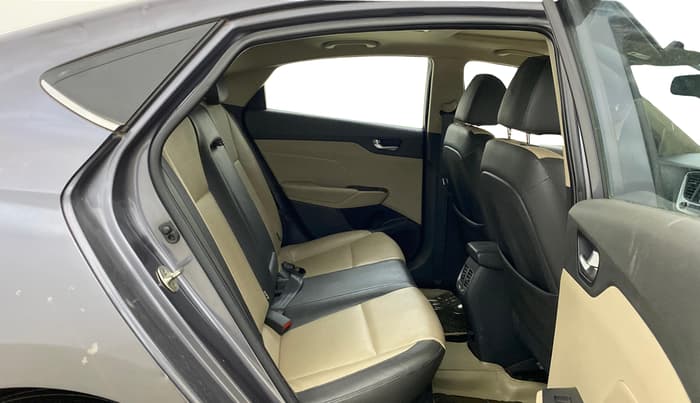 2018 Hyundai Verna 1.6 VTVT SX (O) AT, Petrol, Automatic, 16,665 km, Right Side Rear Door Cabin
