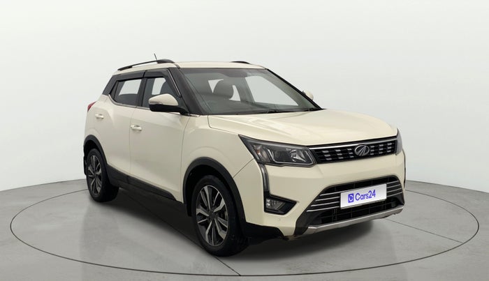 2021 Mahindra XUV300 W8 (O) 1.5 DIESEL AMT, Diesel, Automatic, 1,06,183 km, Right Front Diagonal