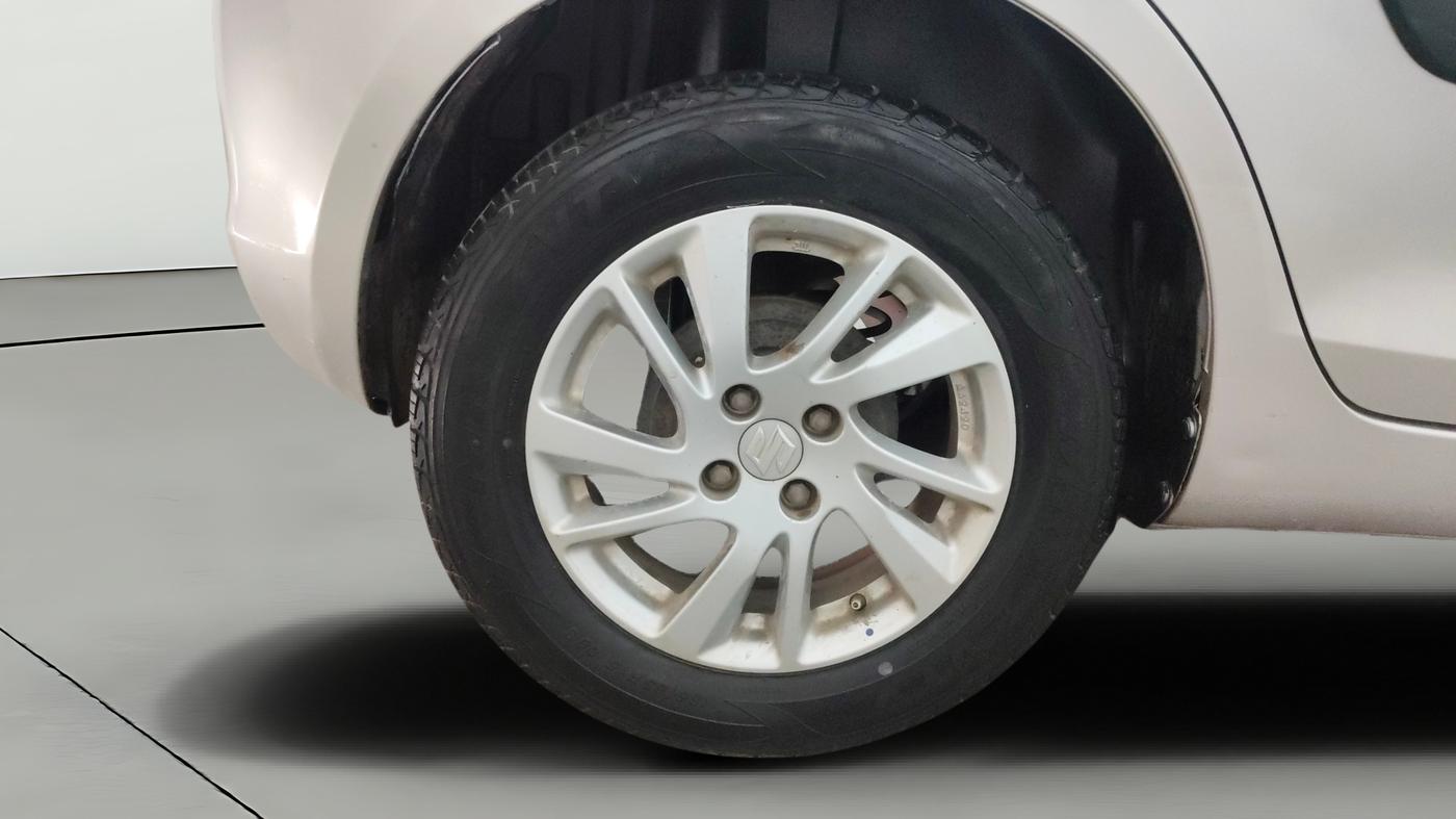 2014 Maruti Swift ZXI, Petrol, Manual, 57,910 km, Right Rear Wheel