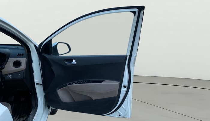 2018 Hyundai Xcent S 1.2, CNG, Manual, 1,22,642 km, RHS Front Door