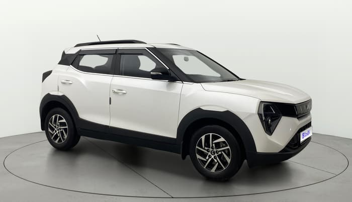 2024 Mahindra XUV 3XO AX5 1.2 L TCMPFI AT, Petrol, Automatic, 12,756 km, Right Front Diagonal