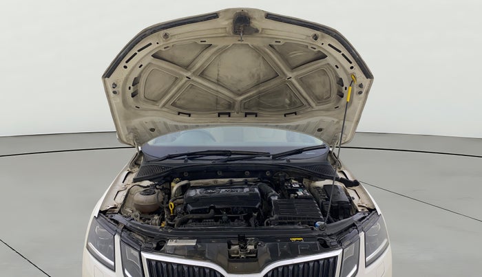 2019 Skoda Octavia L&K 1.8 TSI AT, Petrol, Automatic, 1,39,105 km, Open Bonet