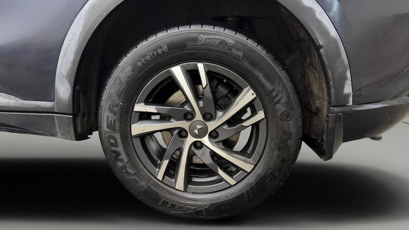 2022 Mahindra XUV700 AX 5 D AT 5 STR, Diesel, Automatic, 50,005 km, Left Rear Wheel