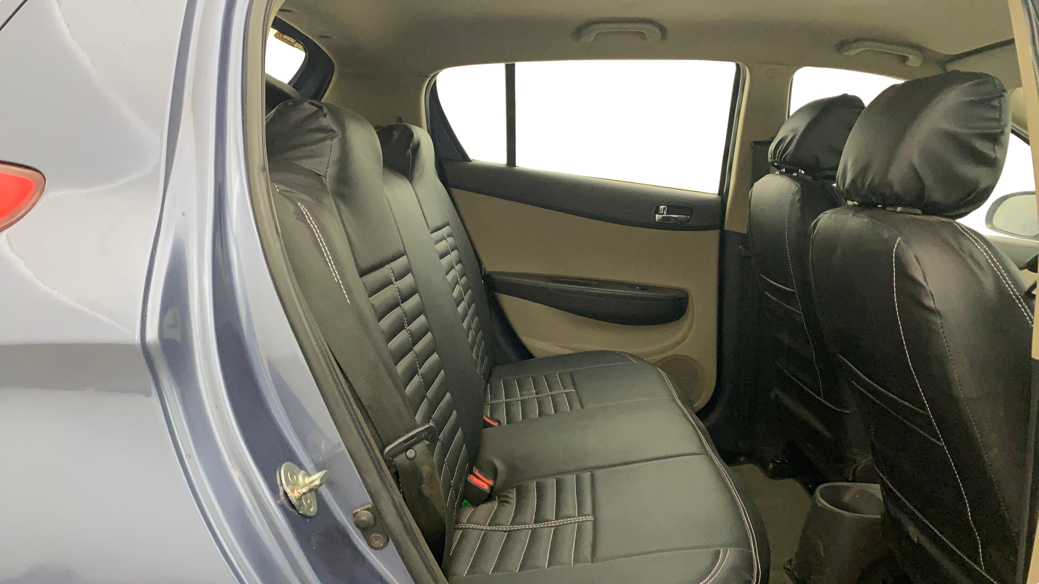 camera-Right-Side-Rear-Door-Cabin