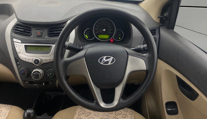 2018 Hyundai Eon 1.0 MAGNA + (O), Petrol, Manual, 31,102 km, Steering Wheel Close Up