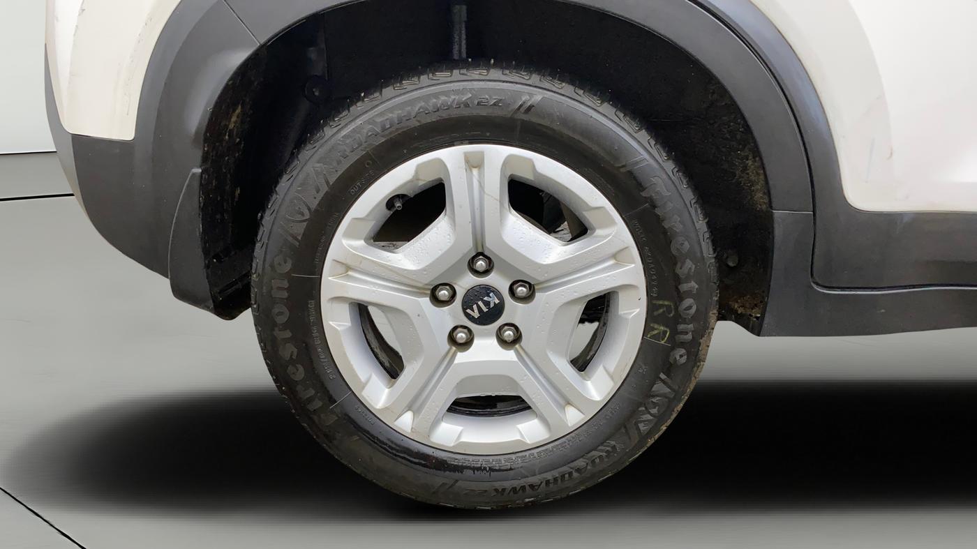 2021 KIA SONET HTK PLUS 1.5 AT, Diesel, Automatic, 83,760 km, Right Rear Wheel