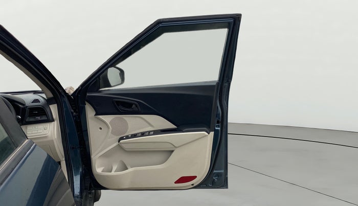 2021 Mahindra XUV300 W6 1.2 PETROL AMT, Petrol, Automatic, 19,551 km, RHS Front Door