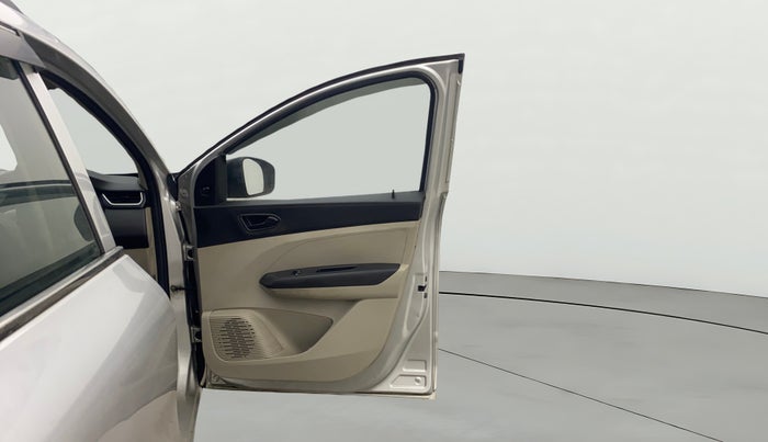 2021 Renault TRIBER RXL MT, Petrol, Manual, 97,073 km, RHS Front Door