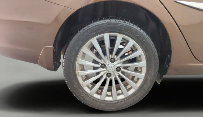 2016 Maruti Ciaz ZXI+ AT, Petrol, Automatic, 84,709 km, Right Rear Wheel