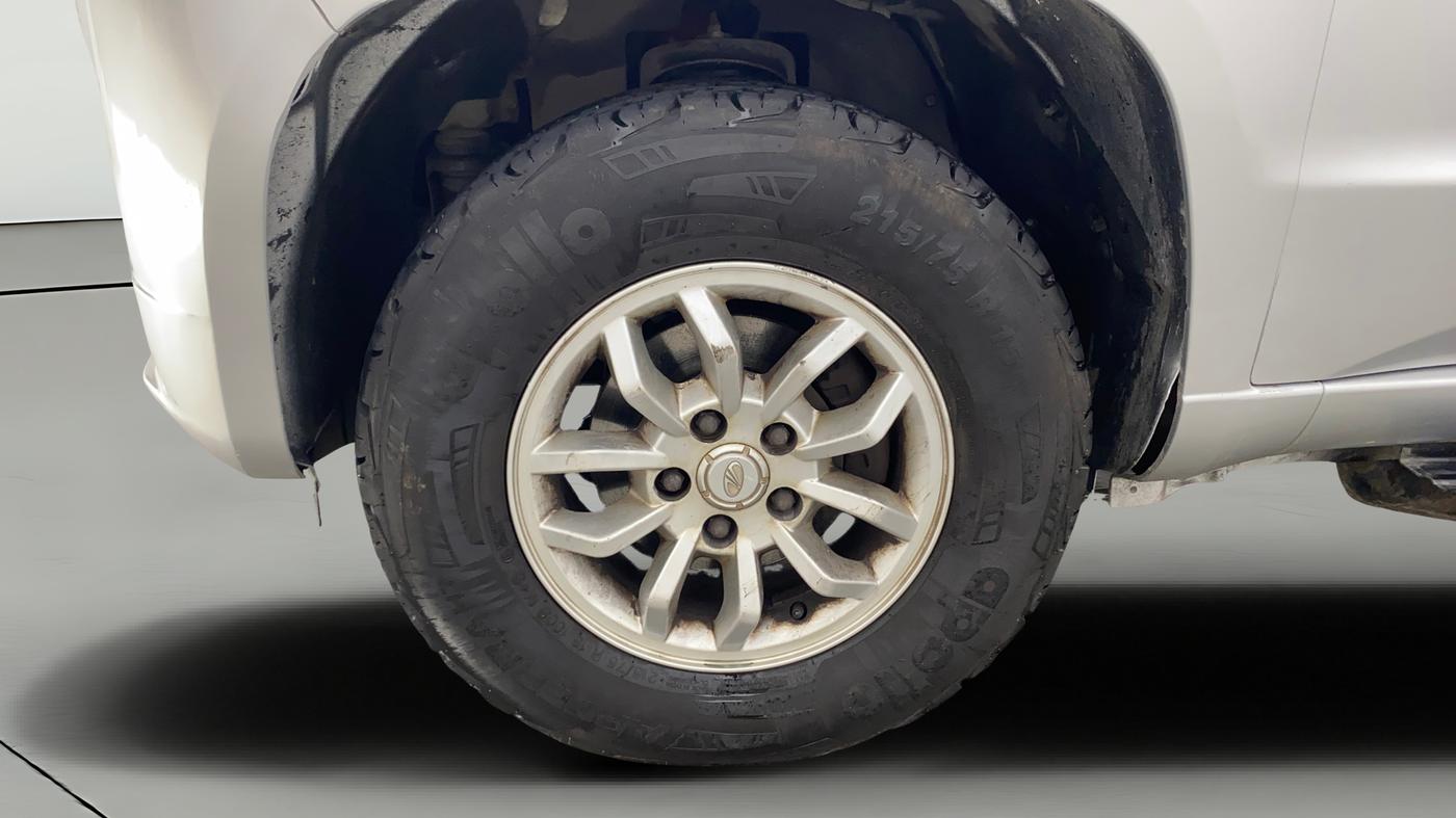 2018 Mahindra TUV300 T8, Diesel, Manual, 49,539 km, Left Front Wheel
