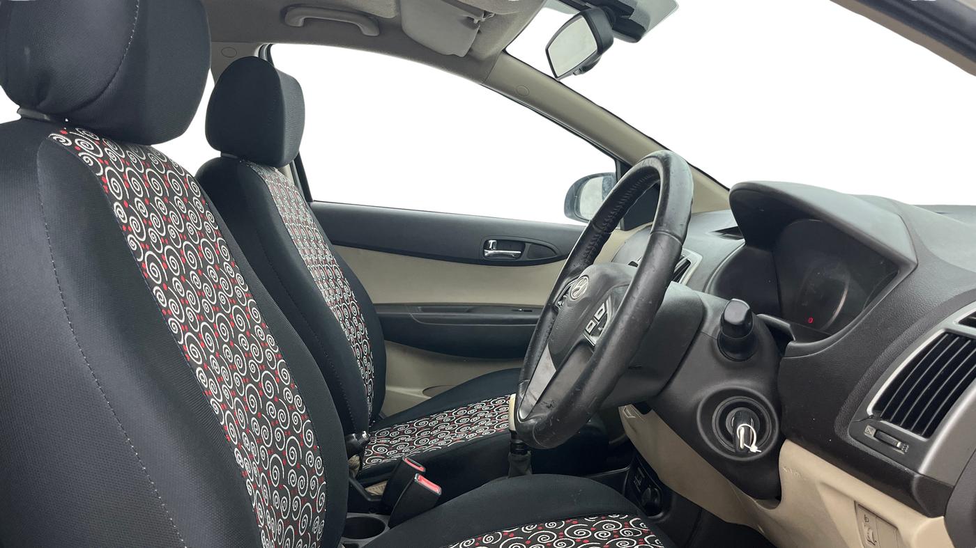 2013 Hyundai i20 SPORTZ 1.4 CRDI, Diesel, Manual, 1,30,474 km, Right Side Front Door Cabin