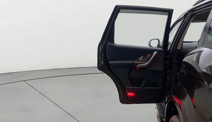 2014 Mahindra XUV500 W8, Diesel, Manual, 1,49,534 km, LHS Rear Door