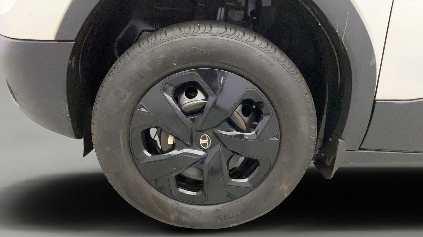 2022 Tata PUNCH ADVENTURE MT, Petrol, Manual, 43,614 km, Left Front Wheel