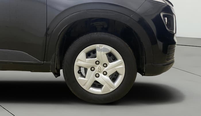 2022 Hyundai VENUE SX 1.2 PETROL, Petrol, Manual, 69,391 km, Right Front Wheel