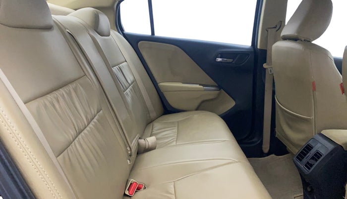 2016 Honda City 1.5L I-VTEC V MT, Petrol, Manual, 1,04,442 km, Right Side Rear Door Cabin