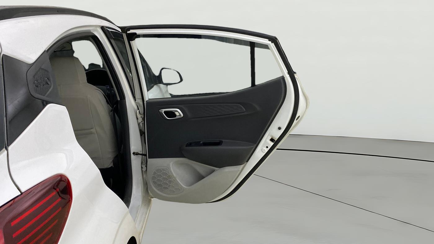 2024 Hyundai GRAND I10 NIOS Sportz 1.2 HY-CNG Duo, CNG, Manual, 27,331 km, RHS Rear Door