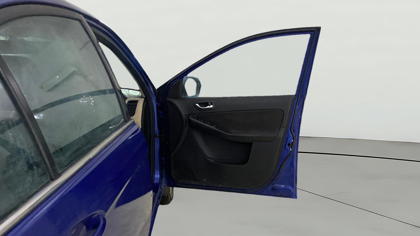 2015 Tata Zest XT PETROL, Petrol, Manual, 42,277 km, RHS Front Door