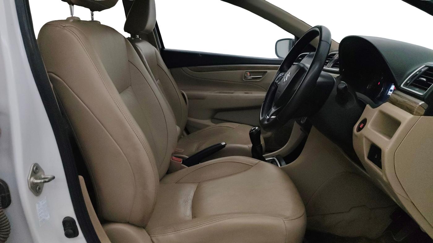 2020 Maruti Ciaz ALPHA 1.5 SHVS PETROL, Petrol, Manual, 47,409 km, Right Side Front Door Cabin
