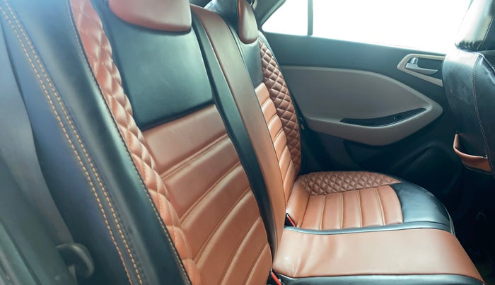 2019 Hyundai Elite i20 MAGNA PLUS 1.2, Petrol, Manual, 83,244 km, Right Side Rear Door Cabin