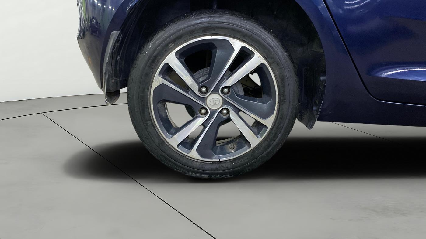 2022 Tata ALTROZ XZA, Petrol, Automatic, 49,557 km, Right Rear Wheel