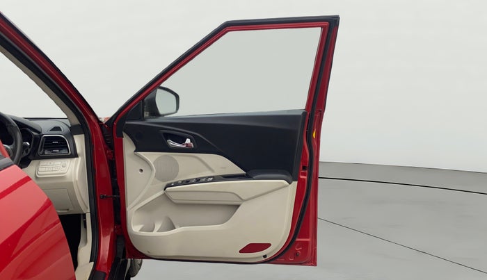 2022 Mahindra XUV300 W8 (O) 1.5 DIESEL AMT, Diesel, Automatic, 32,332 km, RHS Front Door