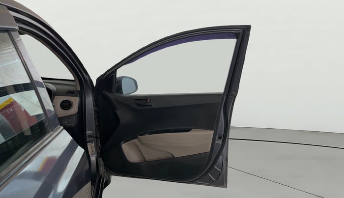 2016 Hyundai Grand i10 MAGNA 1.2 KAPPA VTVT, CNG, Manual, 67,135 km, RHS Front Door