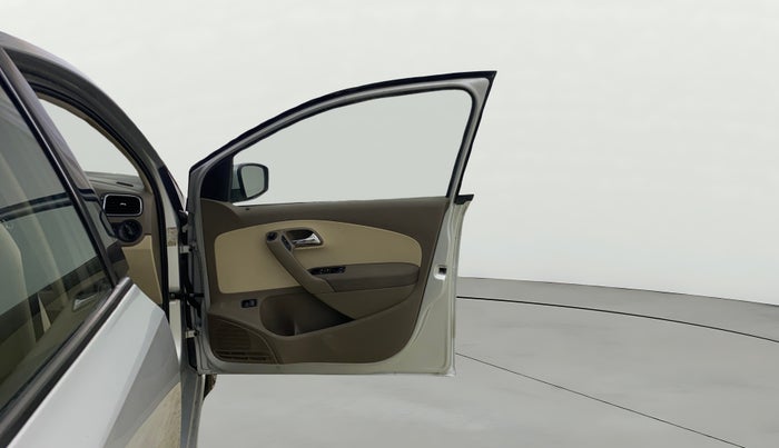 2014 Skoda Rapid AMBITION 1.6 MPI MT, Petrol, Manual, 49,878 km, RHS Front Door