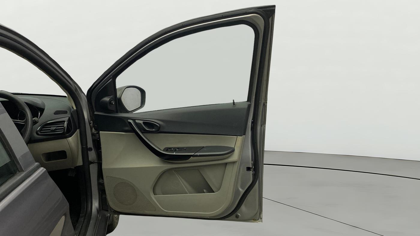 2019 Tata Tiago XT PETROL, Petrol, Manual, 1,03,955 km, RHS Front Door