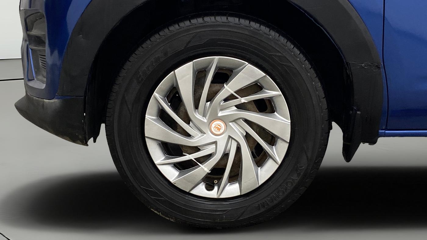 2022 Renault TRIBER RXT, Petrol, Manual, 87,266 km, Left Front Wheel