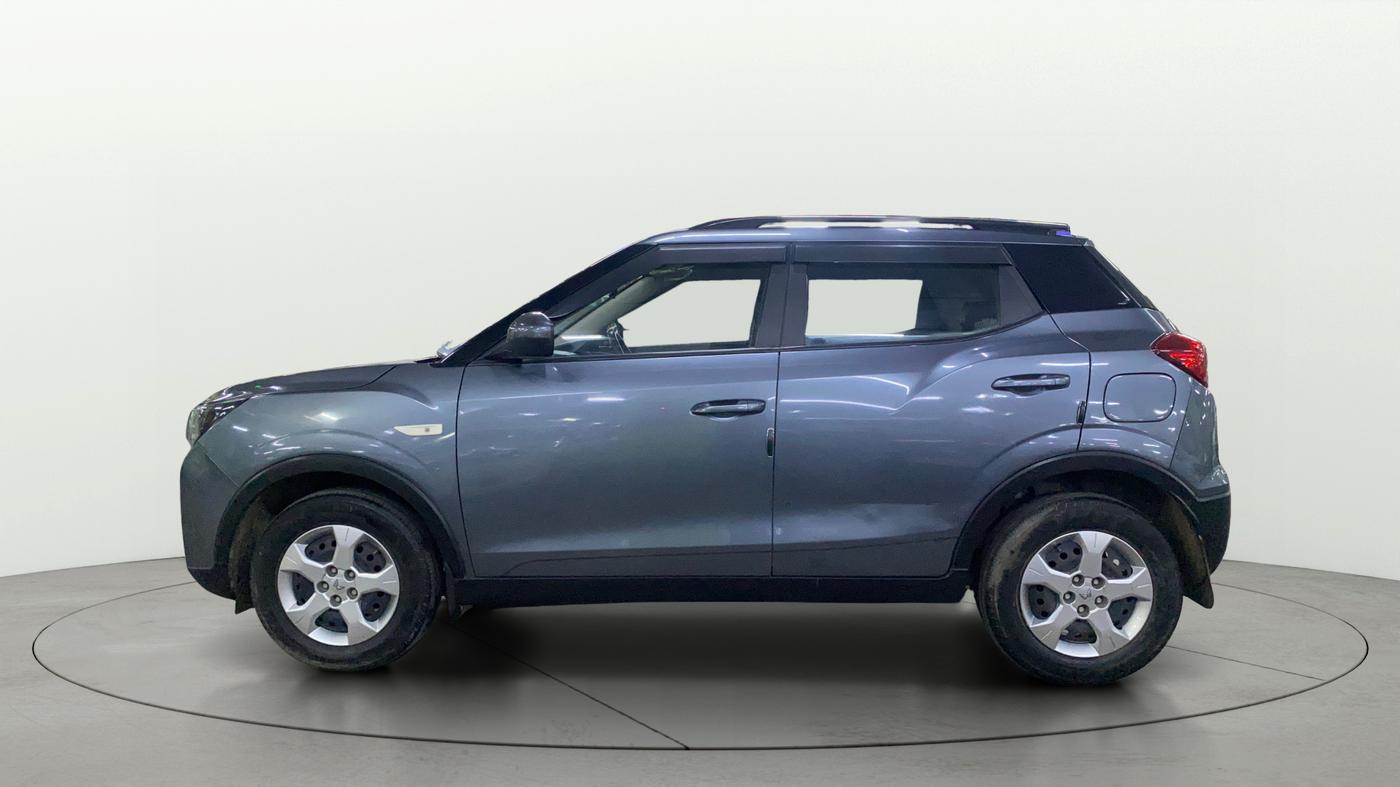 2023 Mahindra XUV300 W6 1.2 PETROL, Petrol, Manual, 41,020 km, Left Side
